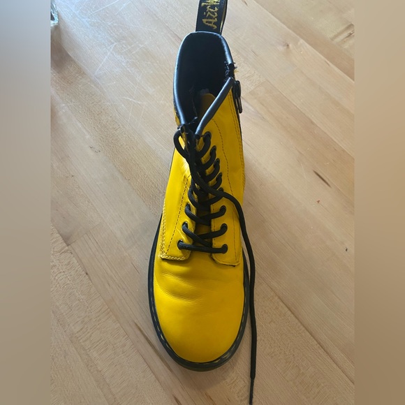 DR.MARTENS YOUTH 1460 LEATHER LACE UP BOOTS - Picture 2 of 8